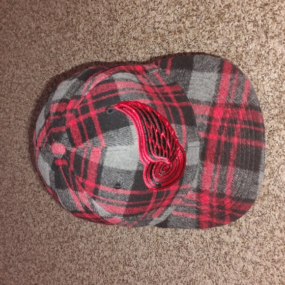 NHL New Era Fits Detroit Red Wings Red/Black/Gray Embroidered Adjustable Cap - Picture 2 of 14